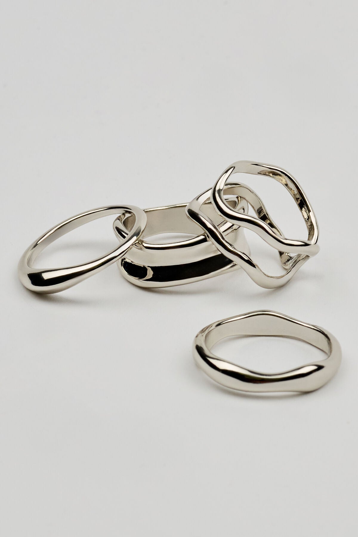 Set of 4 Wavy Minimal Rings Gray Garage Clothing Women