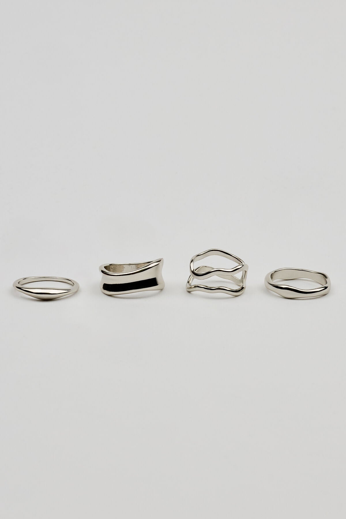 Set of 4 Wavy Minimal Rings Gray Garage Clothing Women